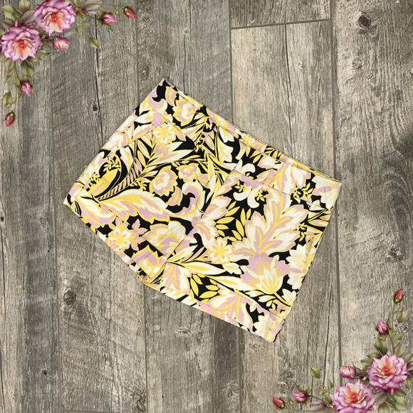 New York & Company Pants - MAKE AN OFFER ;) Floral short shorts